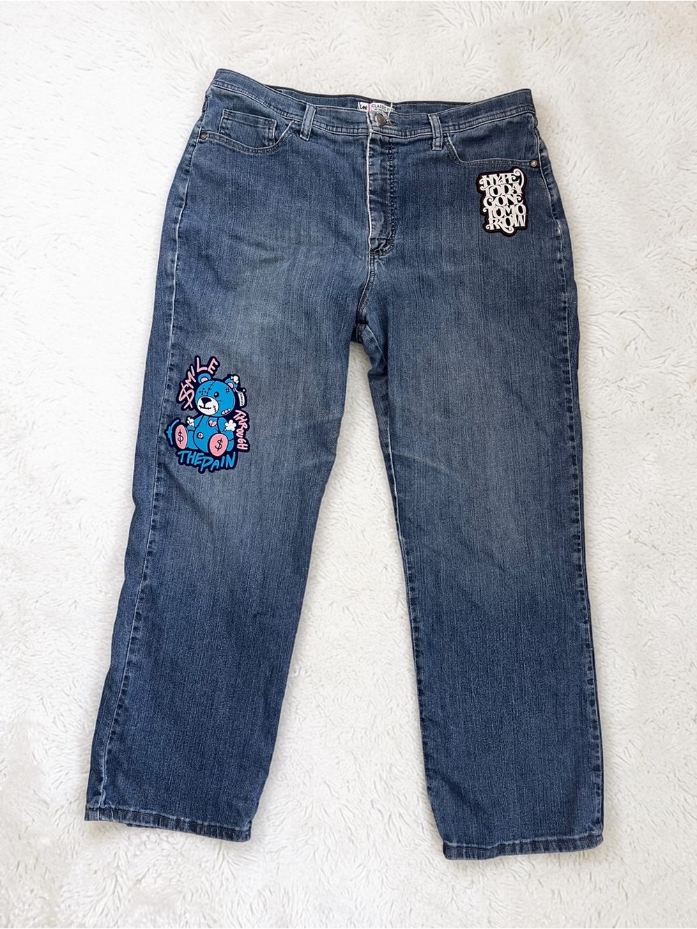Lee Classic Fit Size 18 Short Graphic Patch Denim Jeans